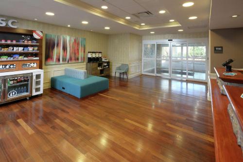 hampton inn and suites clinton i 26