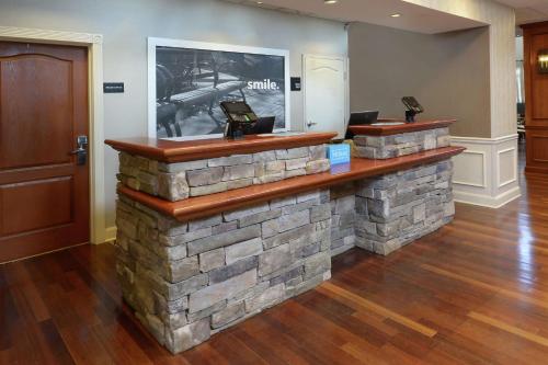hampton inn and suites clinton i 26