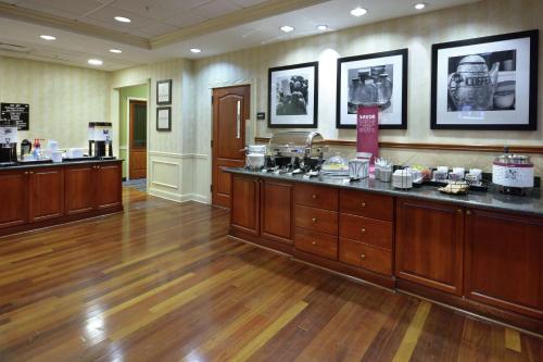 hampton inn and suites clinton i 26