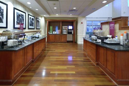 hampton inn and suites clinton i 26