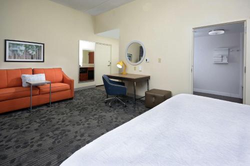 hampton inn and suites clinton i 26