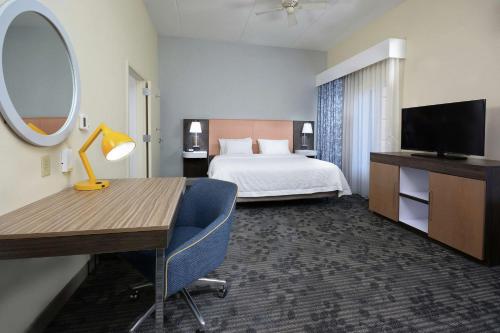 hampton inn and suites clinton i 26