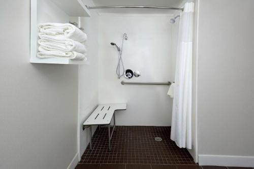 hampton inn and suites clinton i 26