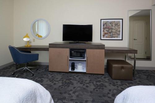 hampton inn and suites clinton i 26