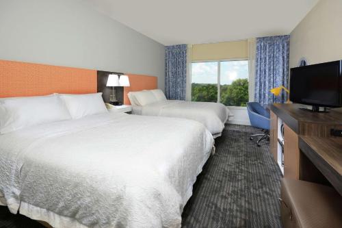 hampton inn and suites clinton i 26