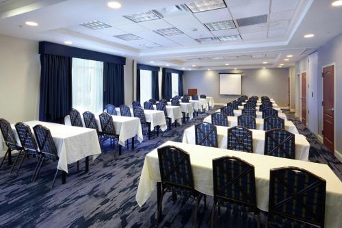 hampton inn and suites clinton i 26