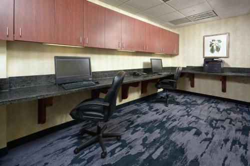 hampton inn and suites clinton i 26