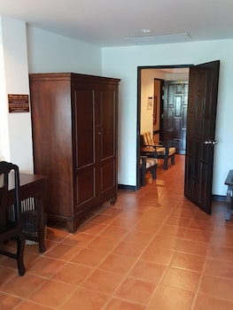 wangburapa grand hotel