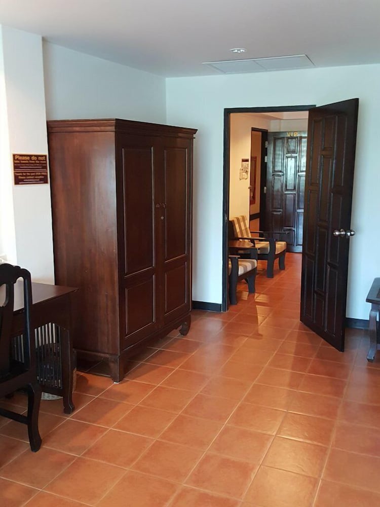 wangburapa grand hotel