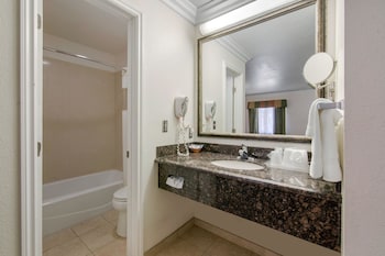 rodeway inn adelanto us 395