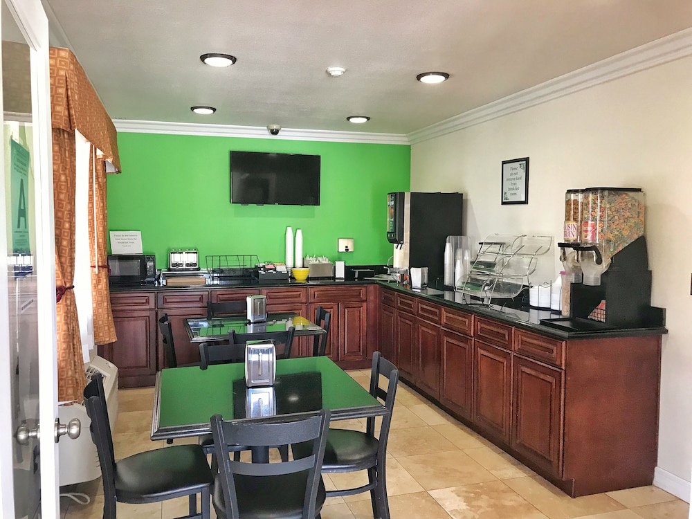 rodeway inn adelanto us 395
