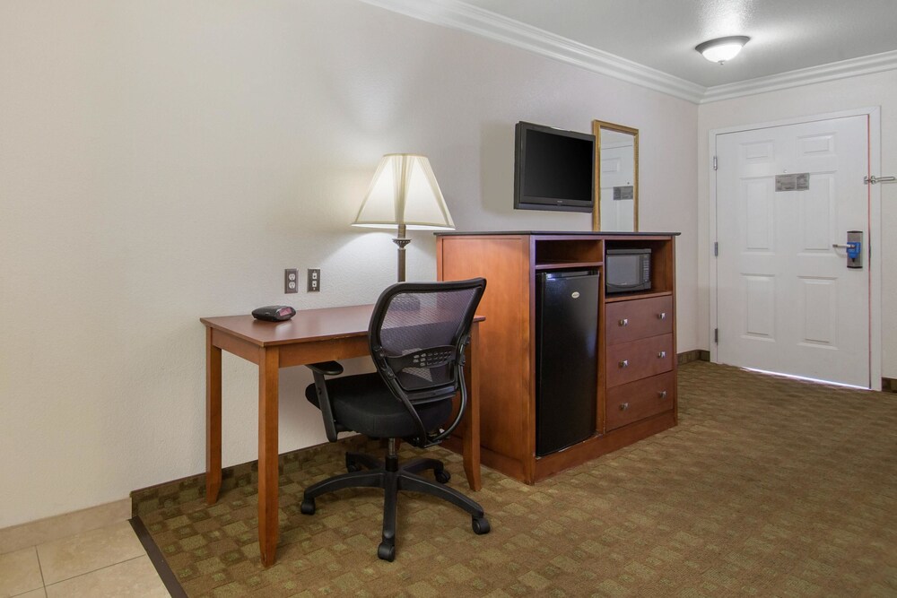 rodeway inn adelanto us 395