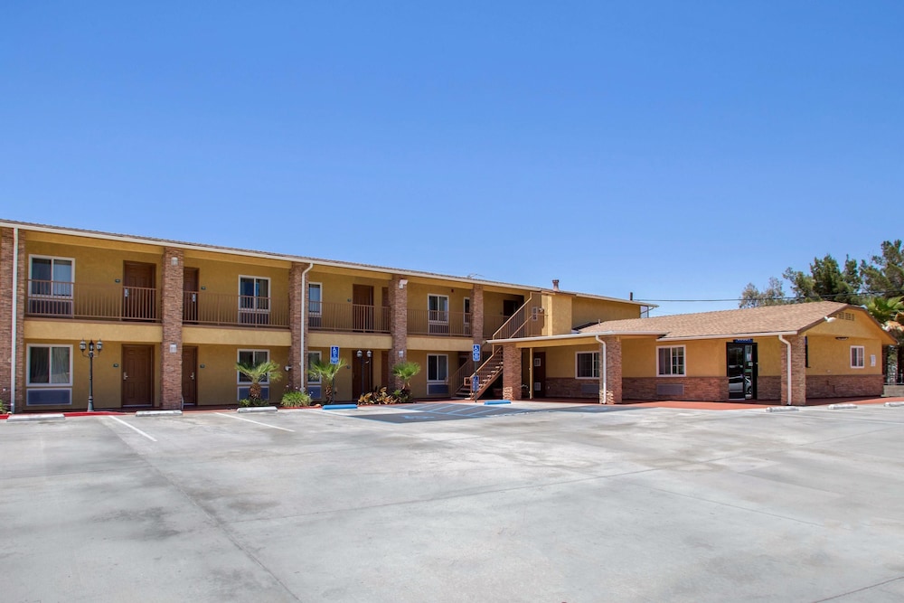 rodeway inn adelanto us 395