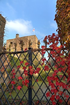 bickleigh castle hotel