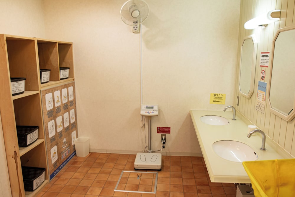 mens only capsule hotel asahi plaza shinsaibashi