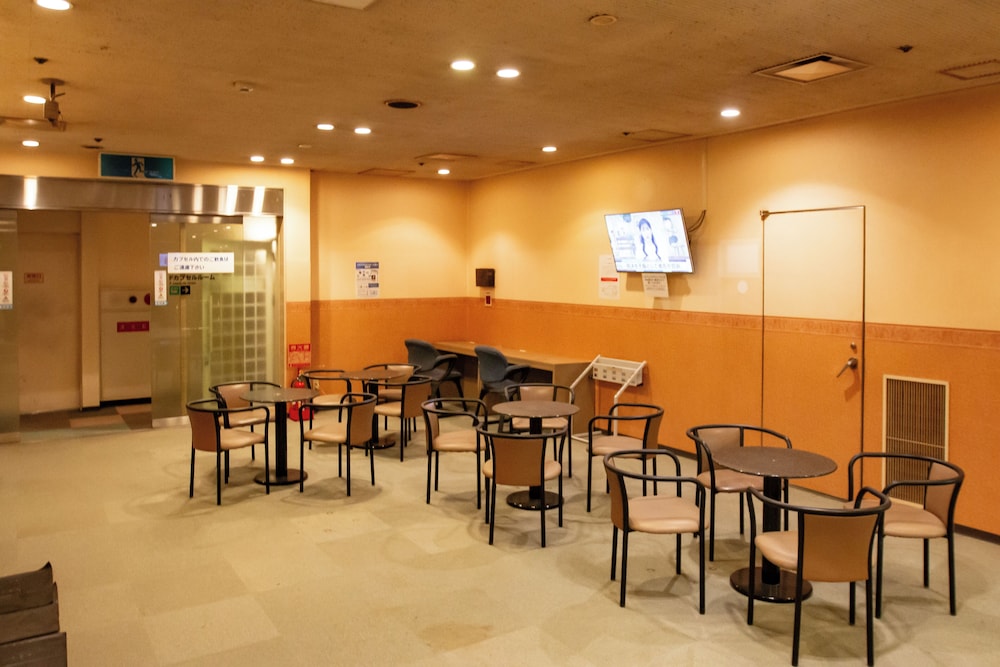 mens only capsule hotel asahi plaza shinsaibashi