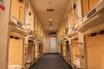 mens only capsule hotel asahi plaza shinsaibashi