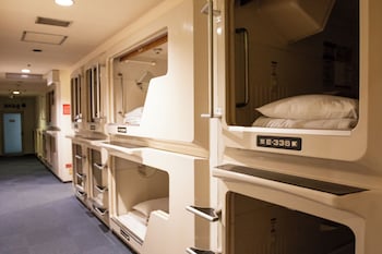 mens only capsule hotel asahi plaza shinsaibashi