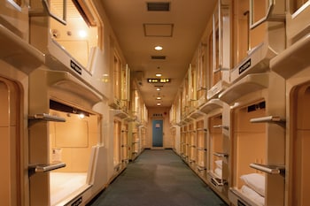 mens only capsule hotel asahi plaza shinsaibashi