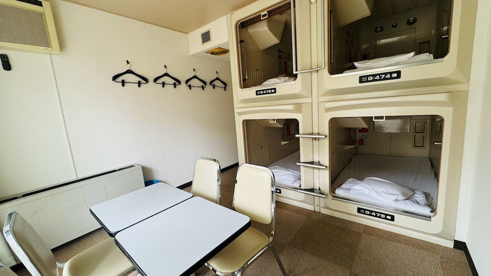 mens only capsule hotel asahi plaza shinsaibashi