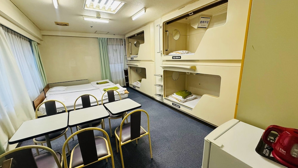 mens only capsule hotel asahi plaza shinsaibashi