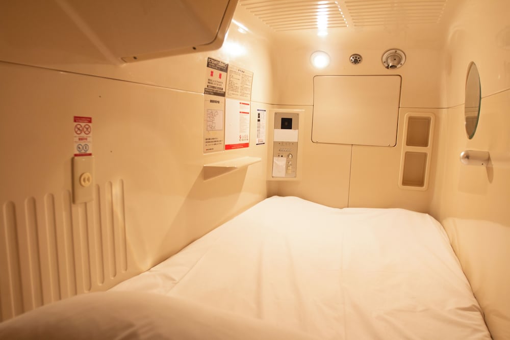 mens only capsule hotel asahi plaza shinsaibashi
