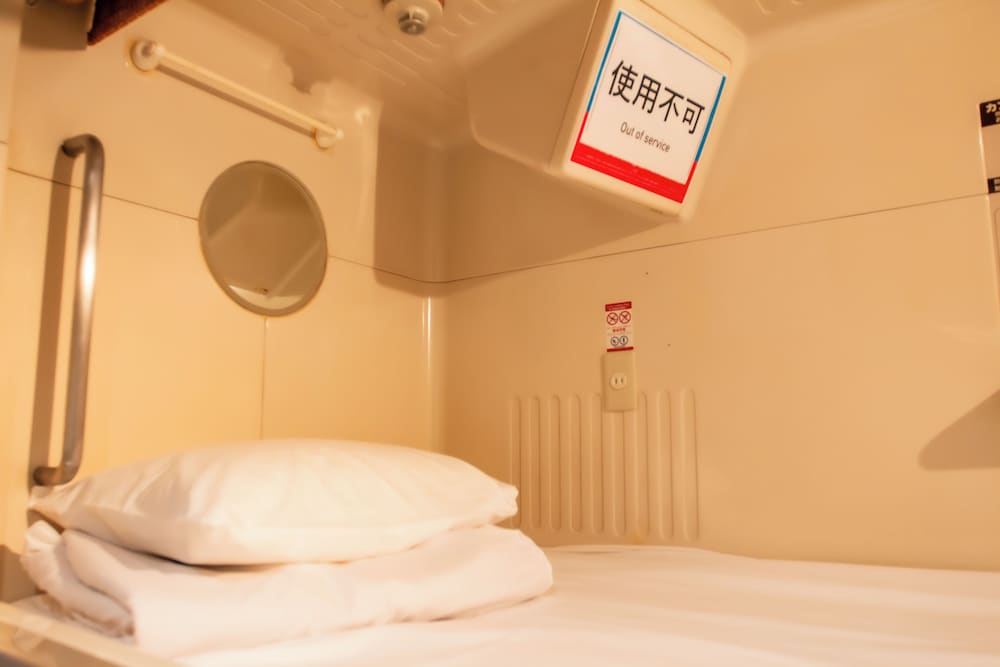 mens only capsule hotel asahi plaza shinsaibashi