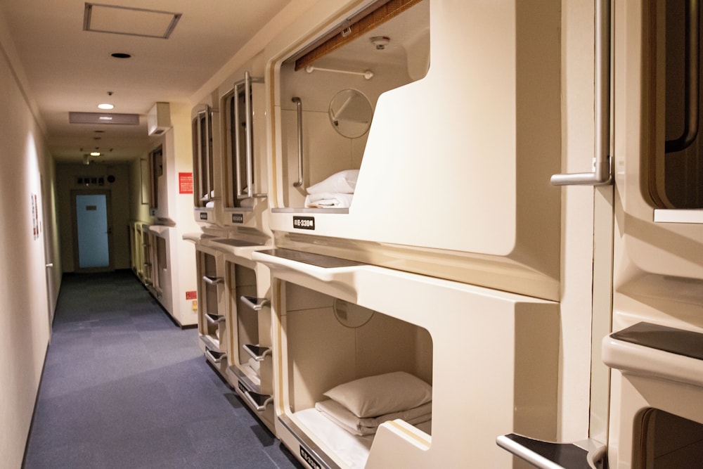 mens only capsule hotel asahi plaza shinsaibashi