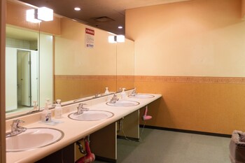 mens only capsule hotel asahi plaza shinsaibashi