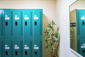 mens only capsule hotel asahi plaza shinsaibashi