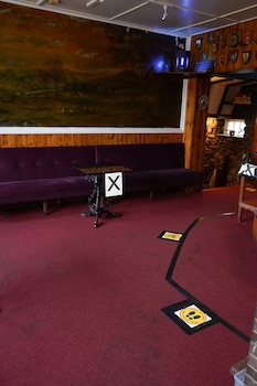 the fox and hounds hotel