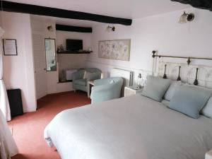 Steps Farmhouse,Cardiff>>Bilbrook,4 star