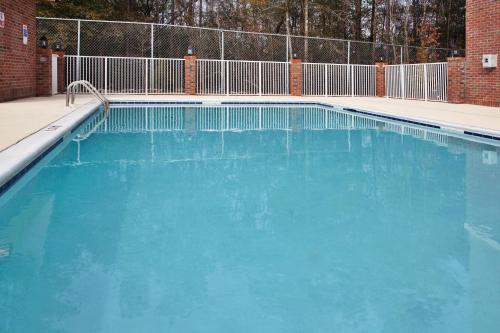 holiday inn express and suites hope mills fayetteville arpt by ihg