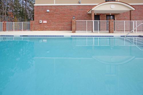 holiday inn express and suites hope mills fayetteville arpt by ihg