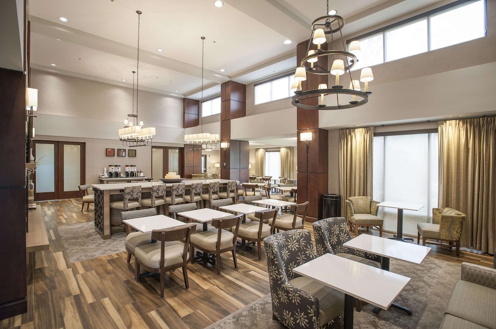hampton inn and suites mobile providence park airport