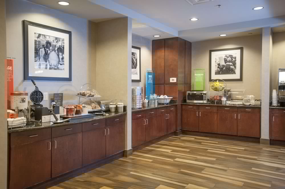 hampton inn and suites mobile providence park airport