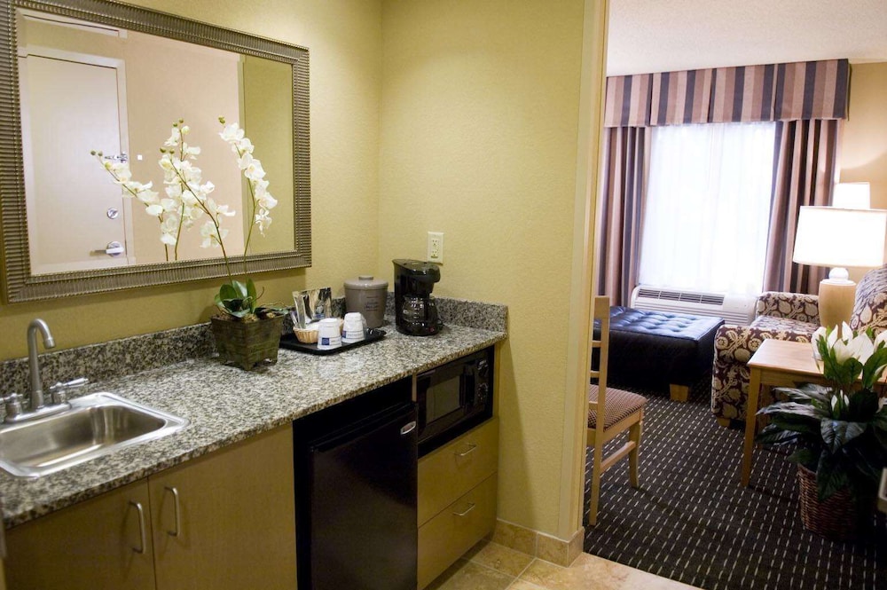 hampton inn and suites mobile providence park airport