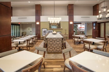 hampton inn and suites mobile providence park airport
