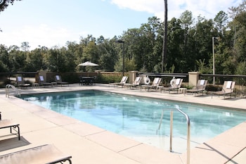 hampton inn and suites mobile providence park airport