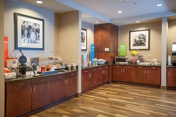 hampton inn and suites mobile providence park airport