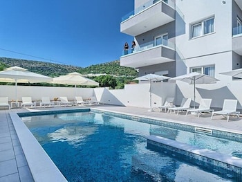 hotel trogirski dvori