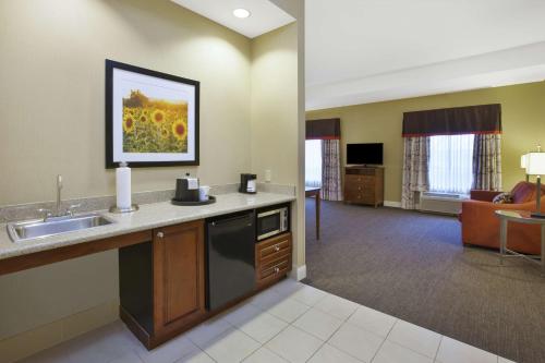hampton inn and suites wichita northeast