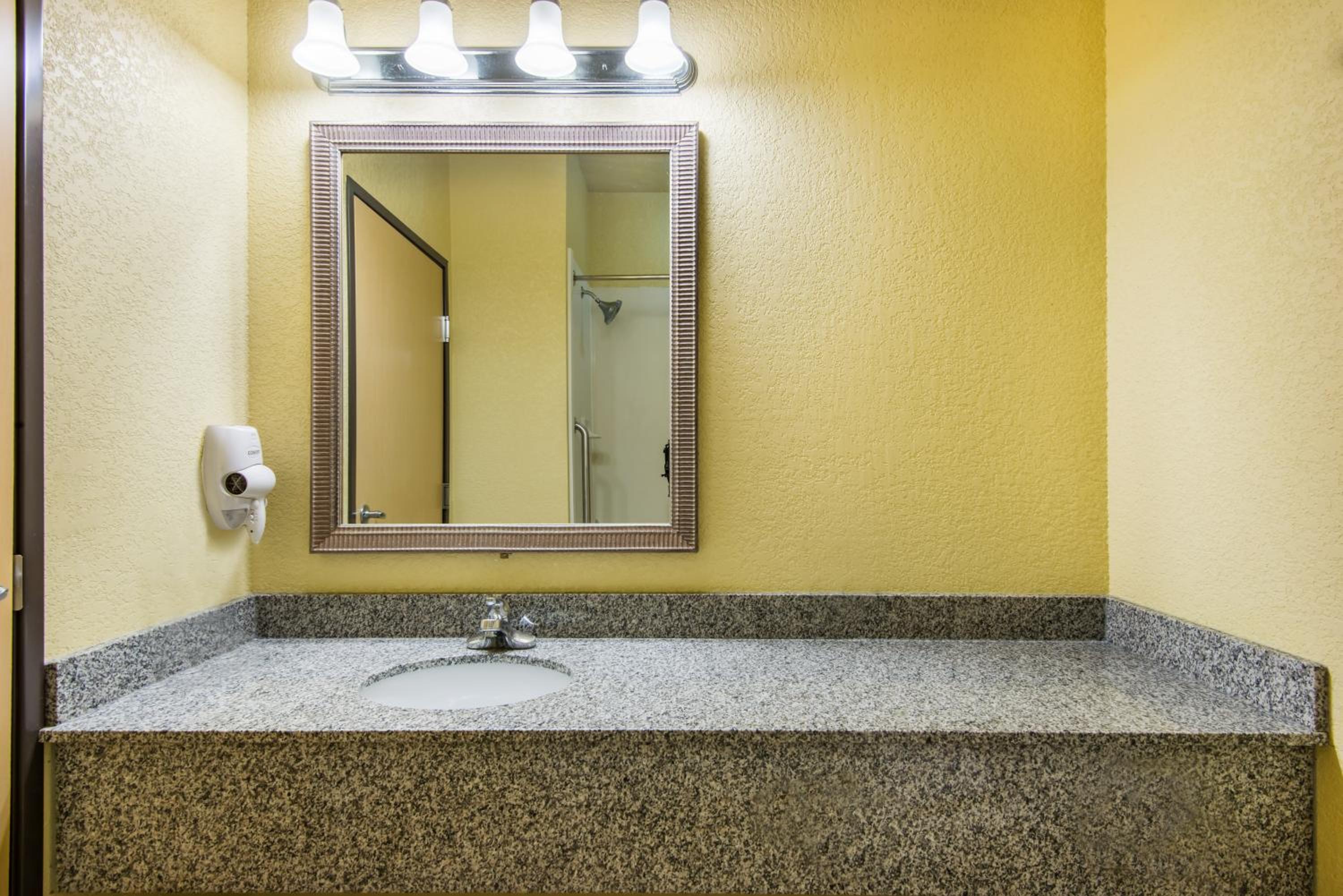 holiday inn express and suites el dorado kansas