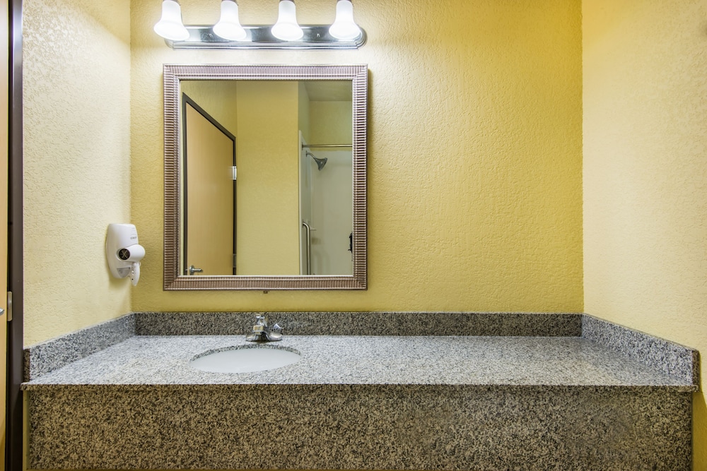 holiday inn express and suites el dorado kansas