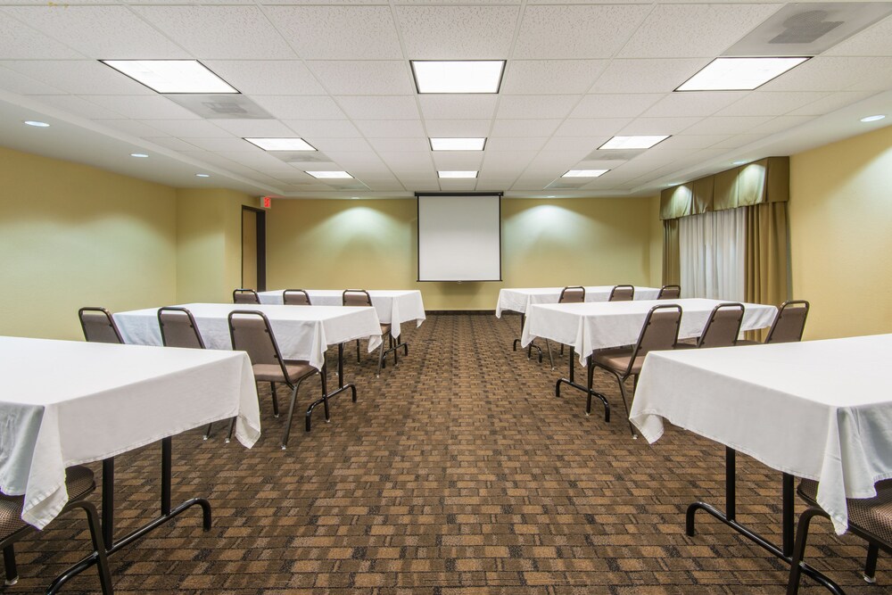 holiday inn express and suites el dorado kansas