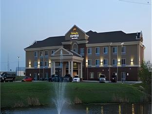 holiday inn express and suites el dorado kansas