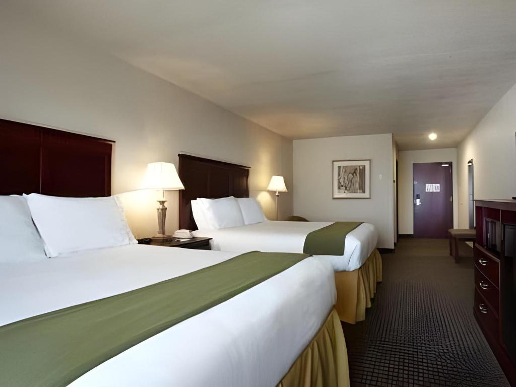 holiday inn express and suites hearne by ihg