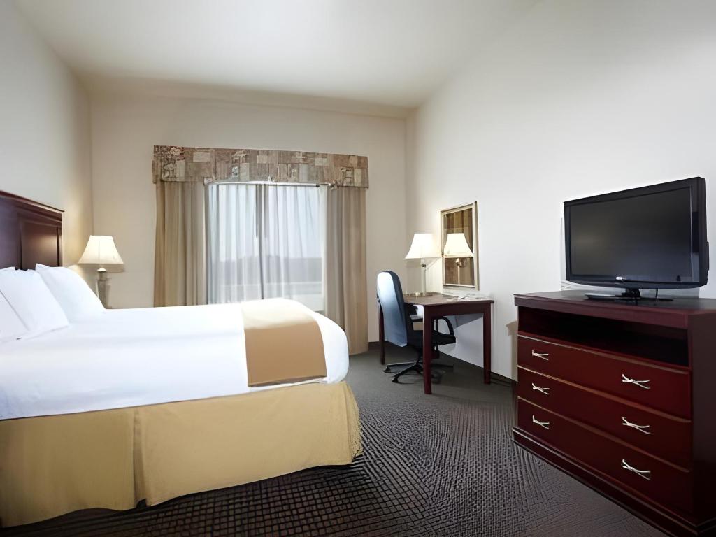 holiday inn express and suites hearne by ihg