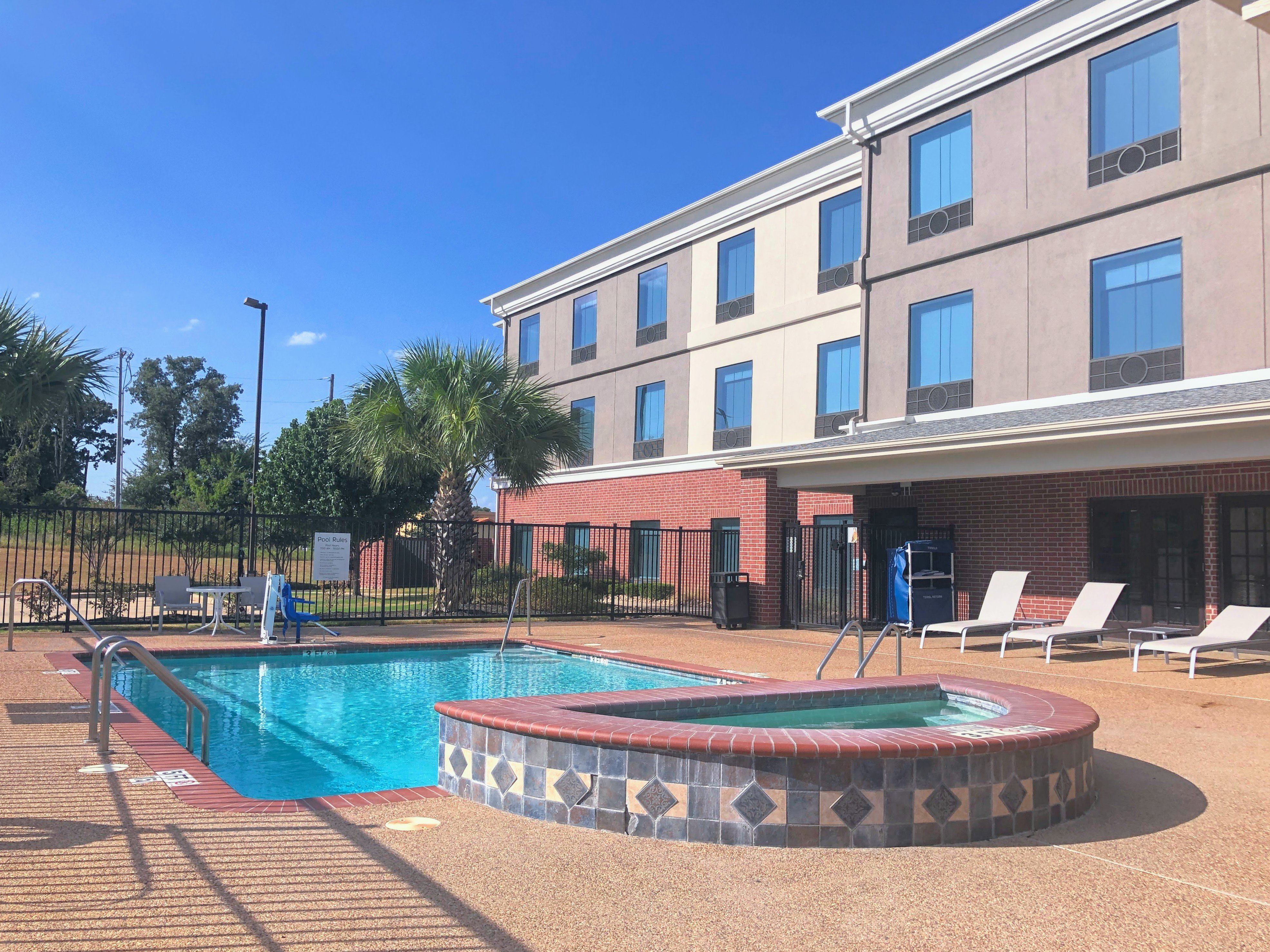 holiday inn express and suites hearne by ihg