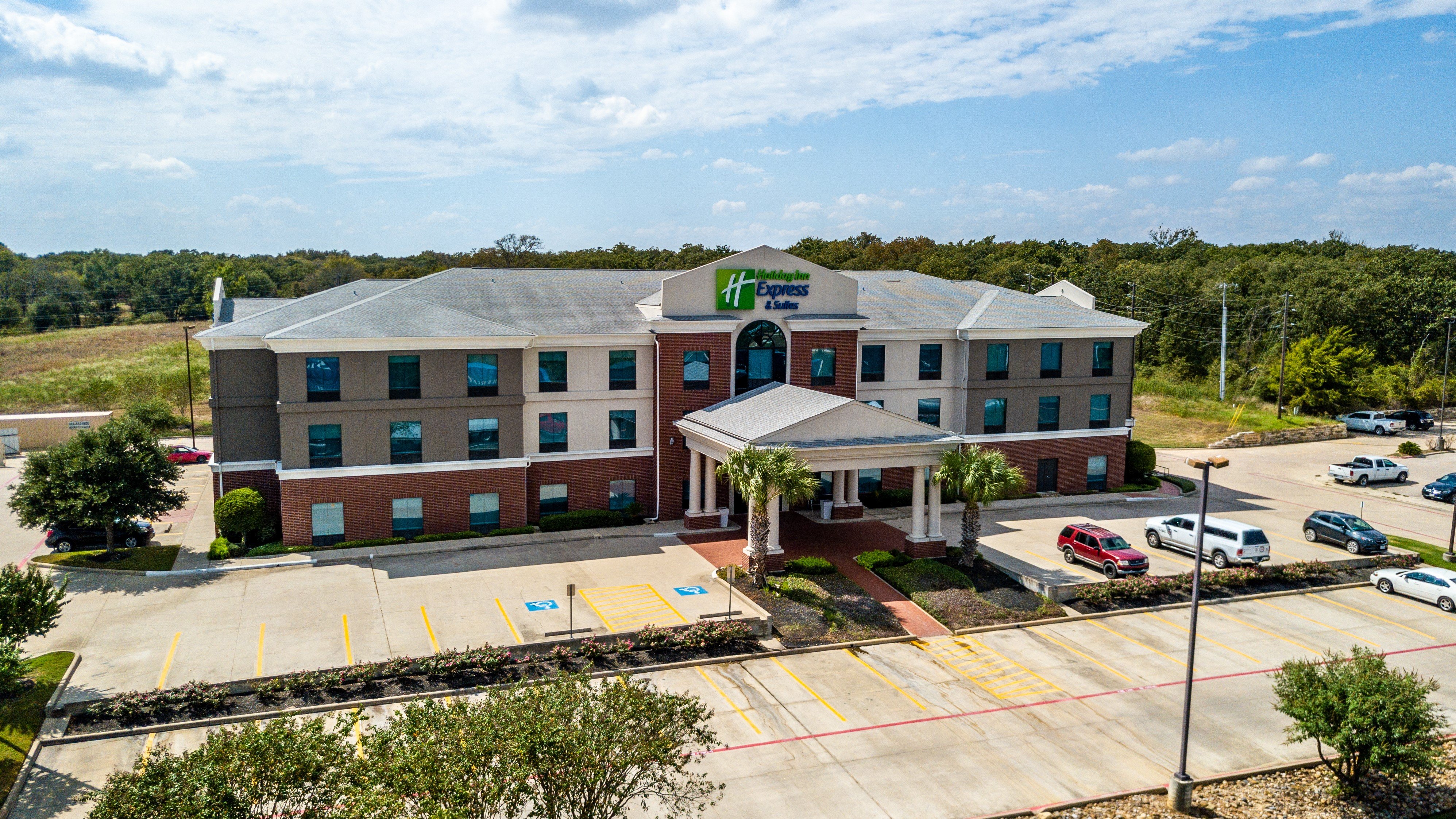 holiday inn express and suites hearne by ihg